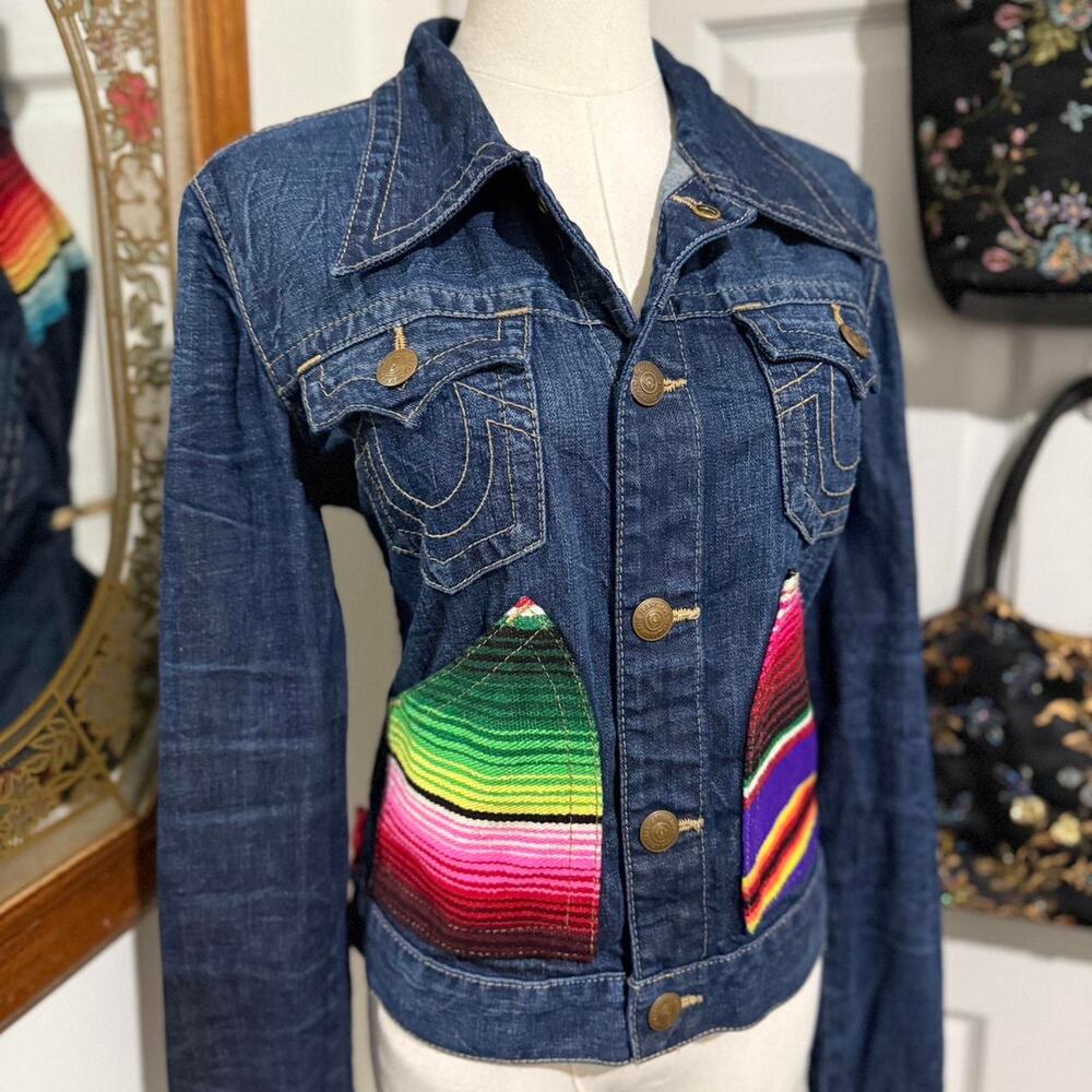 True Religion Jada Baja Dark Blue & Rainbow Retro Women's Denim Jacket L/M - Picture 2 of 8